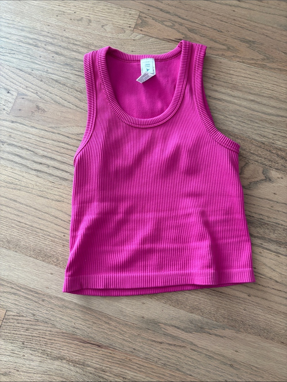 Fuschia berry pink  Ribbed Tank Top seamless small old navy cropped. Small tall.